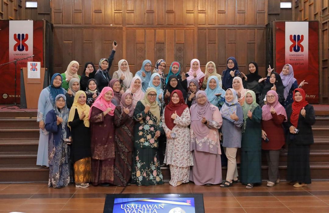 TALK SHOW USAHAWAN WANITA